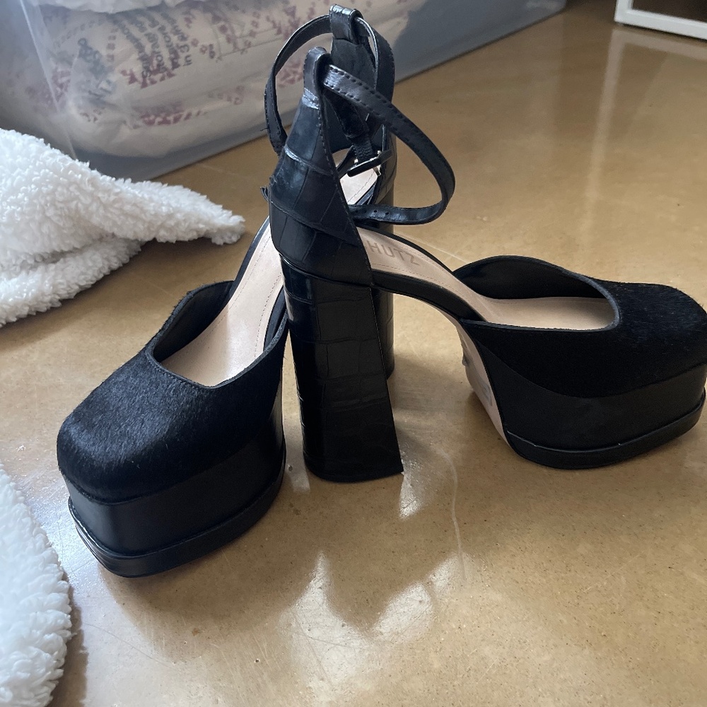 SCHUTZ Platform Pumps